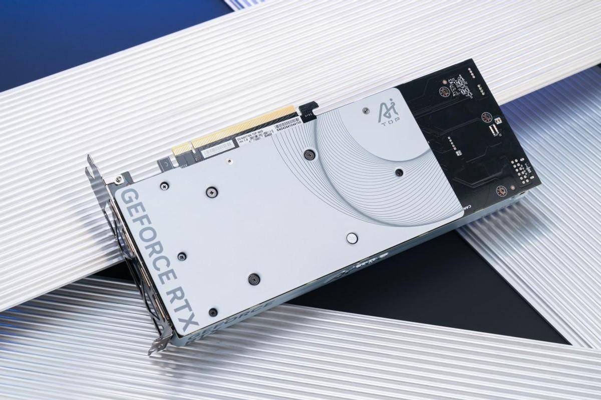 一看就是高级货，涡轮散热版RTX 4070 Ti SUPER测评