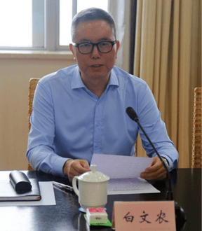 白文农，在生活、交通方面谋求特殊待遇